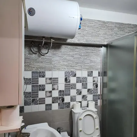 21 Dhjetori Cozy Room Private Bath & Mini Bar * Tirana