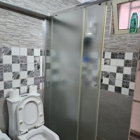 21 Dhjetori Cozy Room Private Bath & Mini Bar Tirana