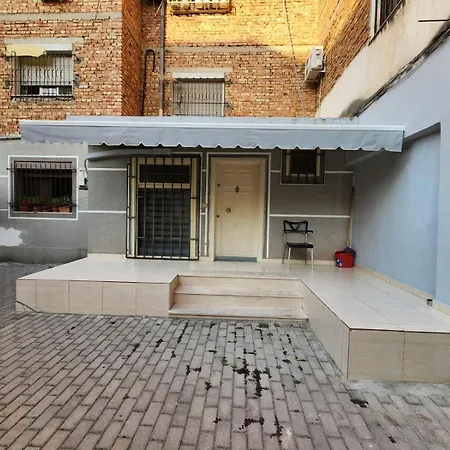 21 Dhjetori Cozy Room Private Bath & Mini Bar Tirana
